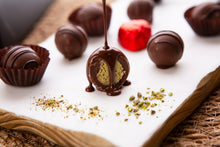 Load image into Gallery viewer, Dubai Truffles Chocolate Gift Box Valentines