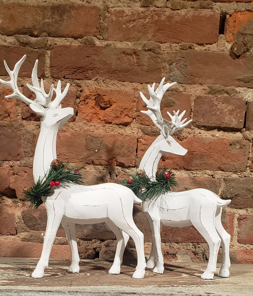 WHITE DEER W WREATH SET OF 2
