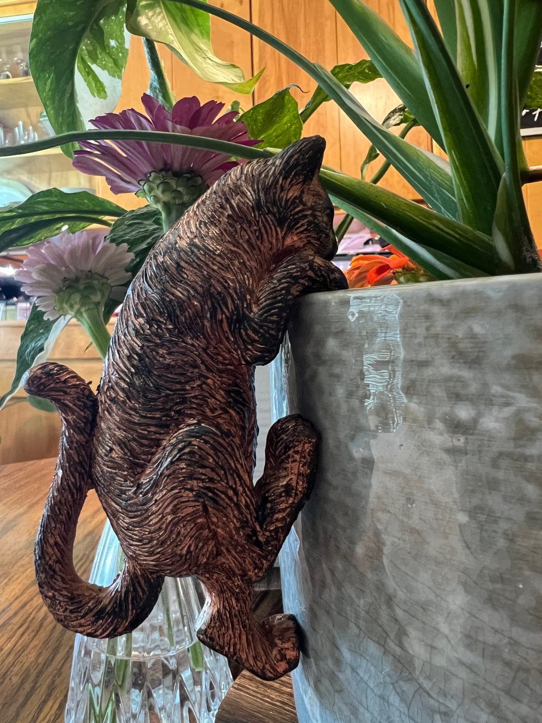 Resin Cat Pot Hugger