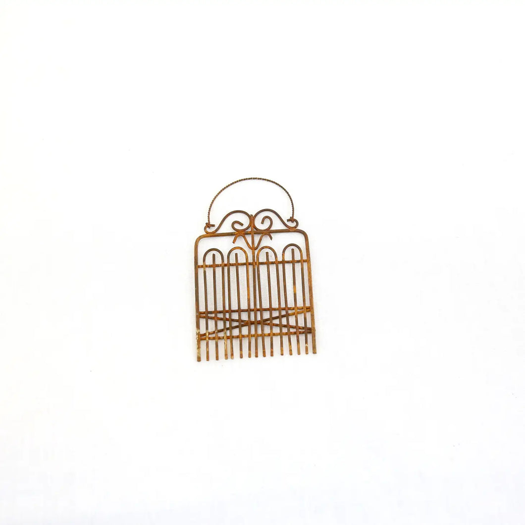 Rusty Mini Wire Fence 2.75