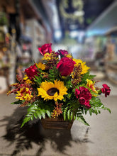 Load image into Gallery viewer, Designer&#39;s Choice Fresh Flowers $65
