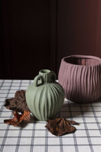 Load image into Gallery viewer, Thayer Budvase
